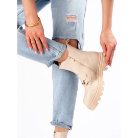 Botas Chelsea de mujer beige con plataforma. 4