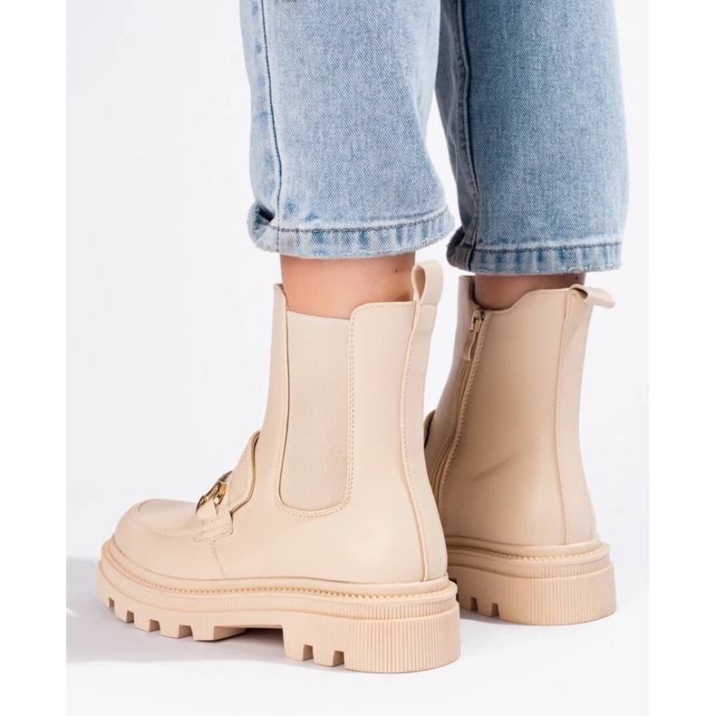 Botas Chelsea de mujer beige con plataforma. 1