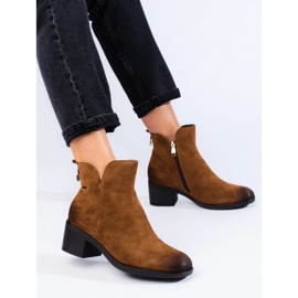 Botas marrones de mujer en un poste bajo de Vinceza marrón 4