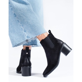 Botines Chelsea negros de mujer en el poste 1