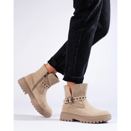 Botines de mujer beige confeccionados en ante ecológico. 4