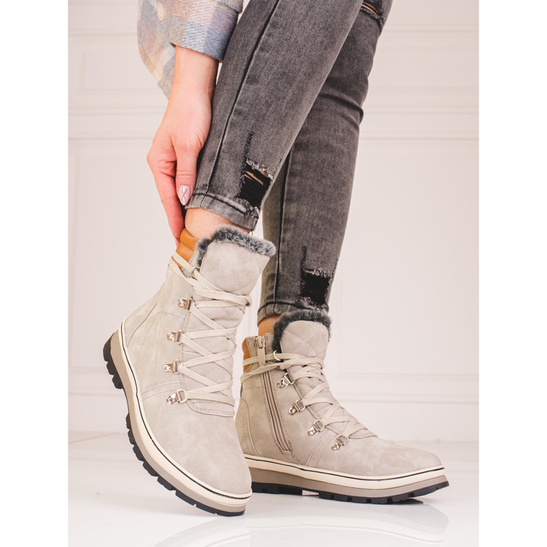 Botas de montaña de mujer grises con aislamiento. 2