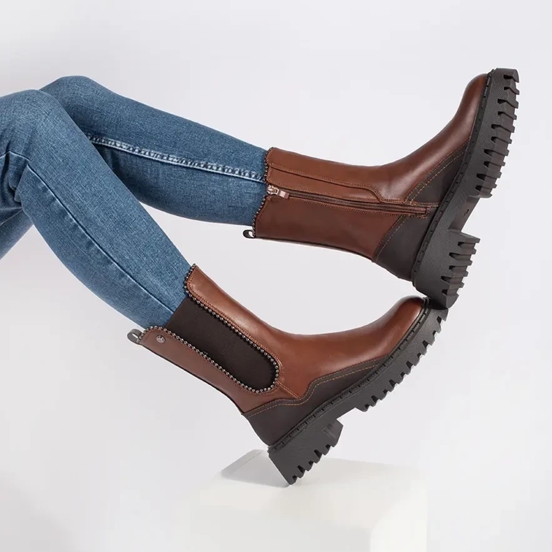 Botines Chelsea altos fabricados en ecopiel marrón 2