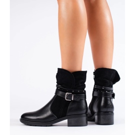 Botines de mujer con tira decorativa. negro 1