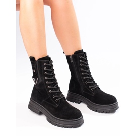 Botas altas de mujer fabricadas en piel natural. negro 3