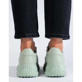 Zapatillas de mujer verde claro con cadena. 4