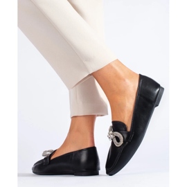 Mocasines de mujer elegantes con decoración. negro 4