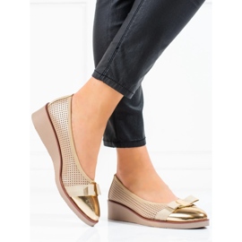 W. Potocki Zapatos de salón de mujer Potocki calados dorados beige 3