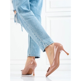 Zapatos de salón de mujer Vinceza con adorno beige 4