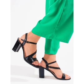 Elegantes sandalias negras Shelovet de mujer en el puesto. negro 4