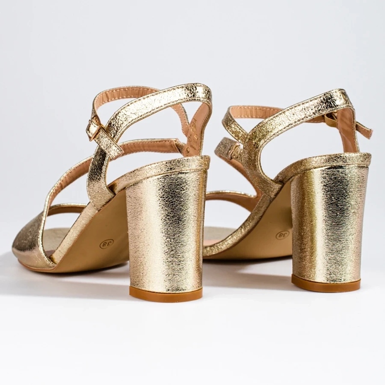 Elegantes sandalias doradas Shelovet de mujer en el puesto. negro 1