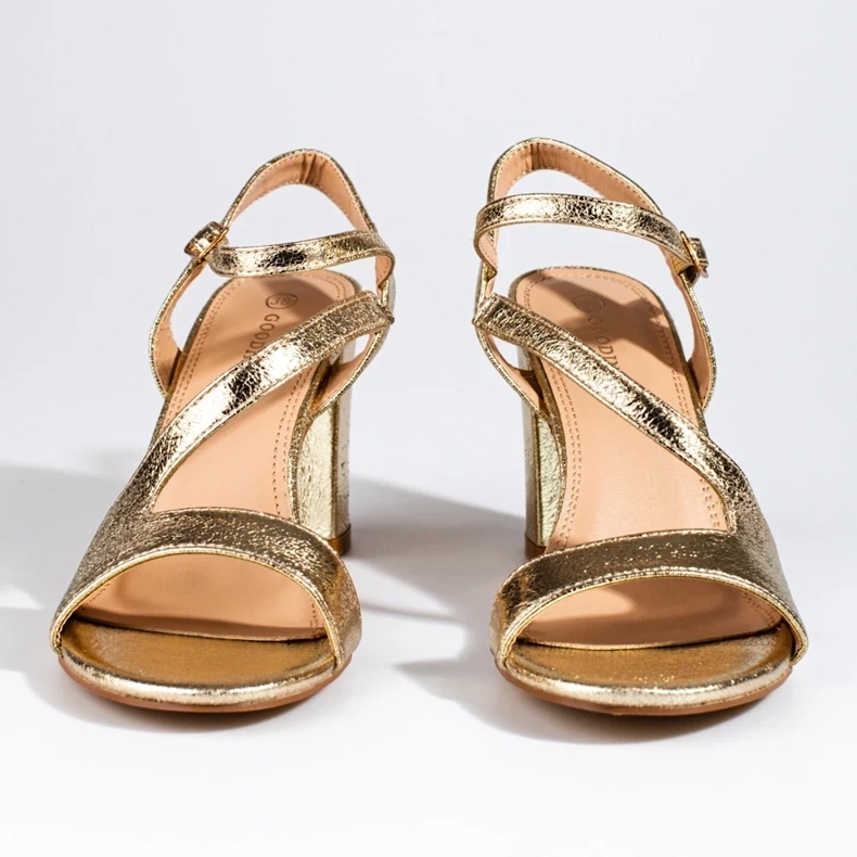 Elegantes sandalias doradas Shelovet de mujer en el puesto. negro 2