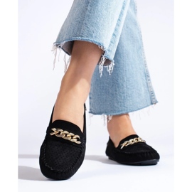 Mocasín ligero calado con cadena Shelovet negro 1