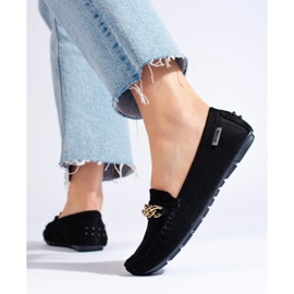 Mocasín ligero calado con cadena Shelovet negro 4