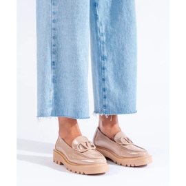 Mocasines beige sobre plataforma gruesa de Shelovet 4