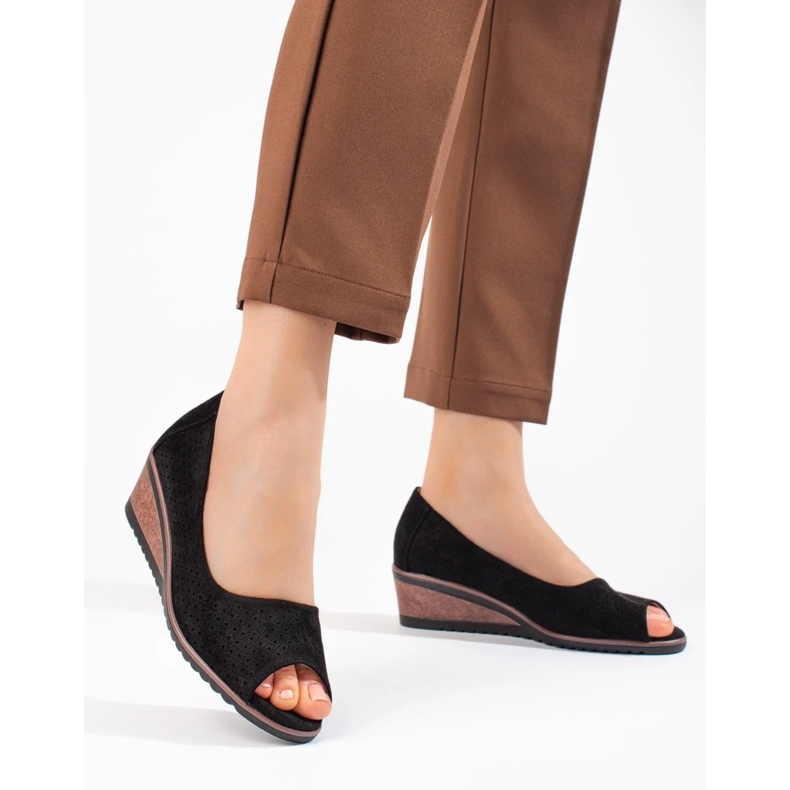 W. Potocki Salones mujer cuña ante calado Potocki negro 1