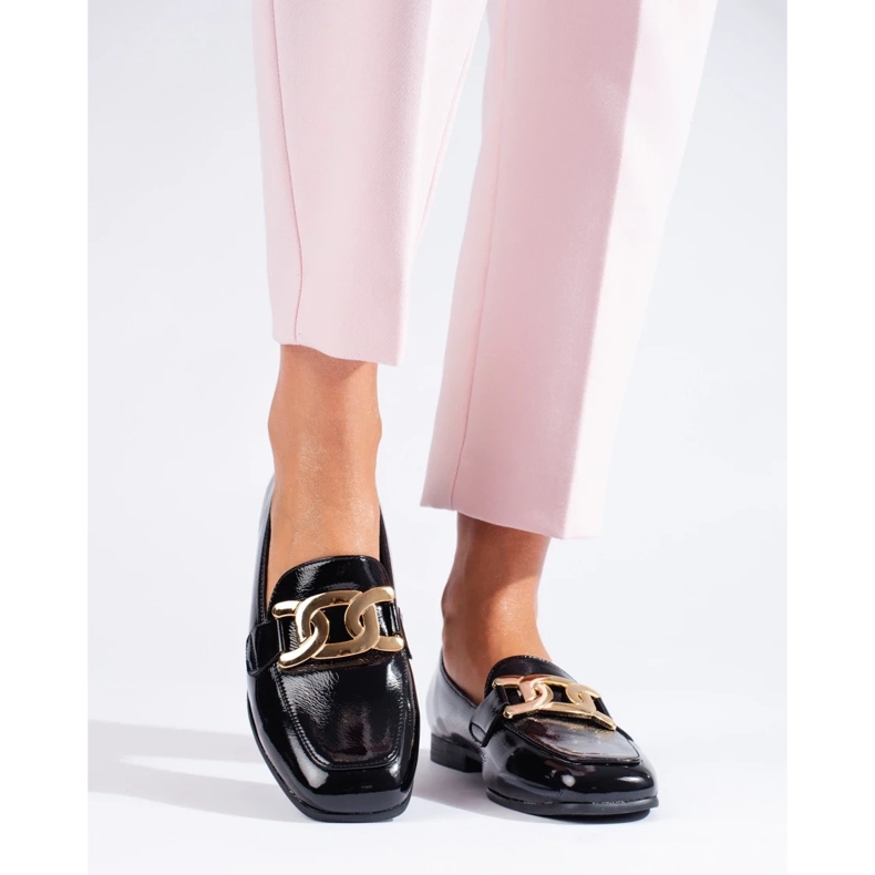 Zapato mujer charol negro con cadena Shelovet 2