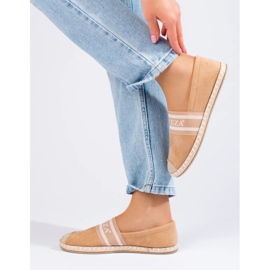 Alpargatas de mujer en ante beige de Vinceza 2