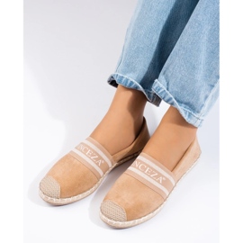 Alpargatas de mujer en ante beige de Vinceza 3