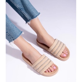 Chanclas de mujer beige con pedrería de Shelovet 4