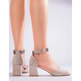 Sandalias de mujer beige con tacón bajo de Shelovet 3