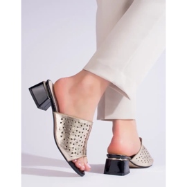 Babuchas de mujer doradas caladas y tacón bajo Shelvt dorado 4