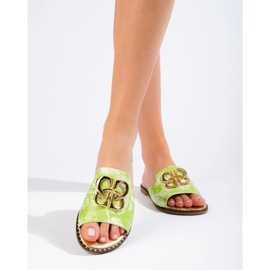 Pantuflas de mujer verdes con decoración dorada de Shelovet 2 Pantuflas de mujer verdes con decoración dorada de Shelovet 2