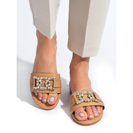 Sandalias de mujer beige con una elegante hebilla Shelovet 3