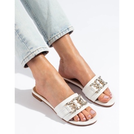 Babuchas blancas de mujer con una elegante hebilla Shelovet blanco 2