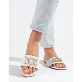 Babuchas blancas de mujer con una elegante hebilla Shelovet blanco 3