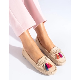 Mocasines boho en ante beige con borlas de Shelovet 2