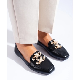 Mocasines de mujer negros con adorno dorado de Shelovet 4