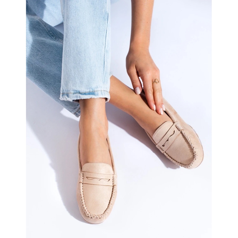 Mocasines de mujer en ante beige de Shelovet 2