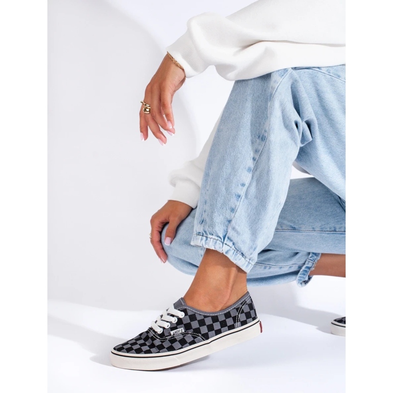 Zapatillas de cuadros negras y grises de Shelovet 2