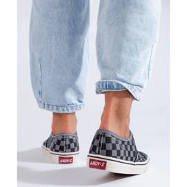 Zapatillas de cuadros negras y grises de Shelovet 3