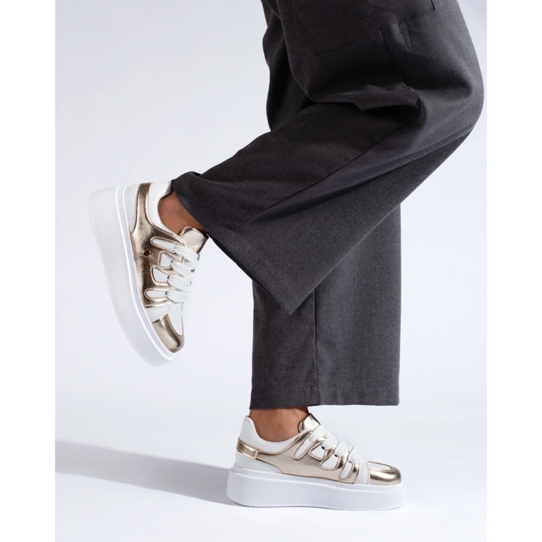 Zapatillas de plataforma alta doradas y blancas de Shelovet blanco 2