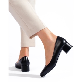 Zapatos de salón negros de tacón bajo para mujer. 4