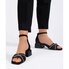 Goodin Sandalias de ante negro con tacón bajo. 2
