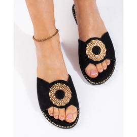 Goodin Pantuflas mujer ante negro 1