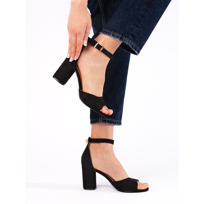 Sandalias de tacón negras para mujer. negro 2