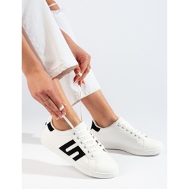 Deportivas de mujer en blanco y negro 2