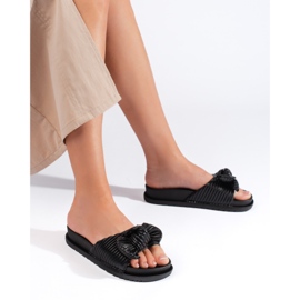 Chanclas negras con suela gruesa. negro 2