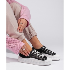 Deportivas negras de mujer fabricadas en piel ecológica. negro 3