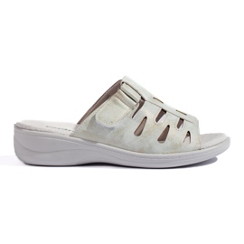 Chanclas cómodas de mujer en color gris. 1 Chanclas cómodas de mujer en color gris. 1