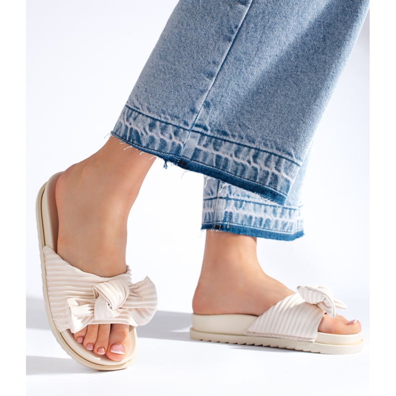 Babuchas beige con lazo 2