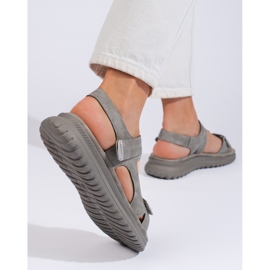 Sandalias cómodas de mujer en color gris. 3