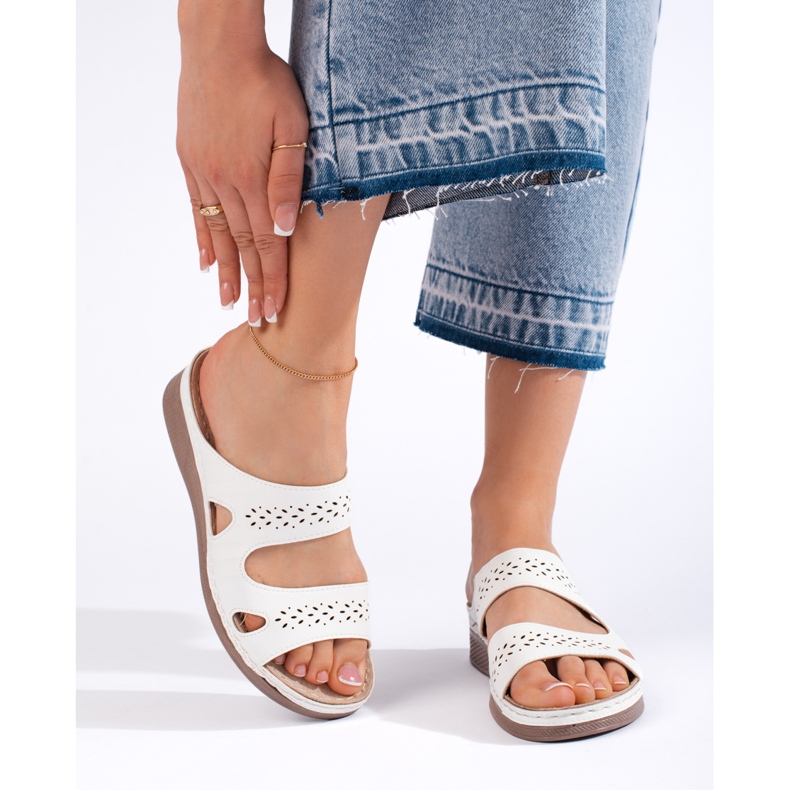 Chanclas cómodas de mujer blancas. blanco 2