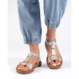 Sandalias de mujer plateadas con adornos. plata 2