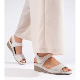 Sandalias mujer blancas con velcro. blanco 3