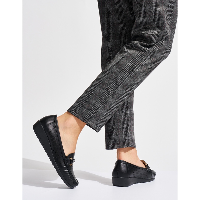Mocasines negros calados con cuña baja 2 Mocasines negros calados con cuña baja 2
